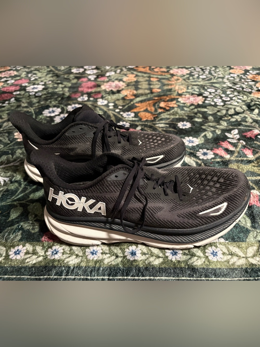 Hoka Men’s Clifton 9 Sneakers, Size 11.5